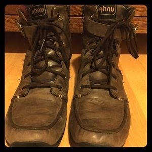 Ahnu brown leather boots size 8.5